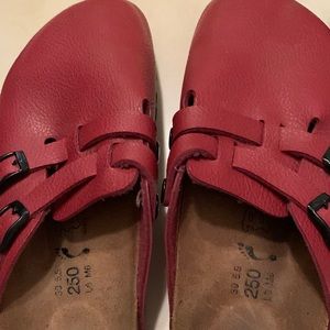 Size 8 Birkenstock read slip Ons